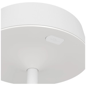 Detailaufnahme: Dimmbare, weisse Eglo Solar-LED-Tischleuchte Simeri mit USB-Anschluss.