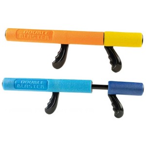 Happy People Pistolet à eau Double Blaster avec 2 canons, couleurs assorties. Jouet aquatique pour enfants.