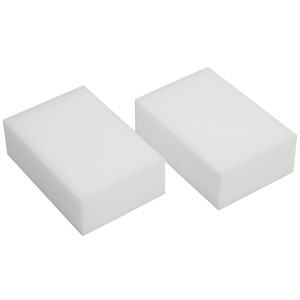 Deux éponges de nettoyage Nano Steinbach blanches pour piscine et pièces en plastique.