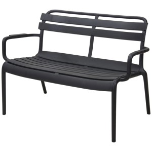 Banc de jardin noir empilable en aluminium thermolaqué avec accoudoirs et coussin de dossier.