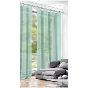Tenda a passanti Crépe color menta, 245x135 cm, davanti alla finestra con divano nella stanza.