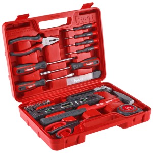 Mallette à outils KWB rouge ouverte (35 pièces) avec des outils tels que marteau, tournevis, pinces et ciseaux.