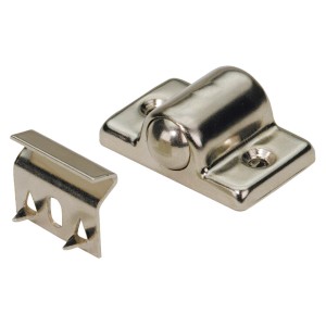 Lot de 2 loqueteaux à bille nickelés avec bille en acier et contre-plaque pour accessoires de meubles.
