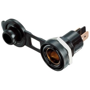 Presa da incasso con coperchio nero per auto elettrica.