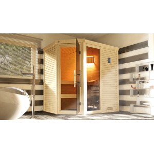 Sauna d'angle en bois massif Weka Cubilis Gr. 1 avec porte en verre et fenêtre dans une salle de bain moderne.