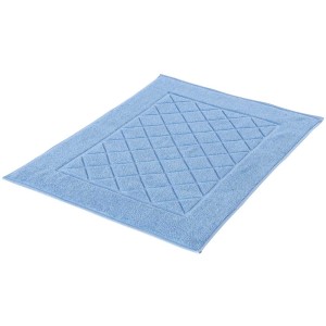 Tappeto bagno Kleine Wolke Bridge azzurro, 50x70 cm, in cotone con motivo a rombi.