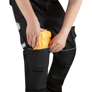 Pantalon de travail noir avec emplacement pour genouillères et rembourrage jaune. Vêtement de travail BTP.