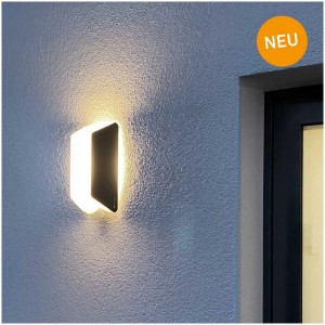 Moderna lampada da parete Steinel L 30 S antracite con sensore su una parete di casa.