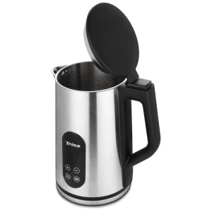 Bollitore Trisa Digital Boil in acciaio inox, 1.7 l, con coperchio aperto e comandi.