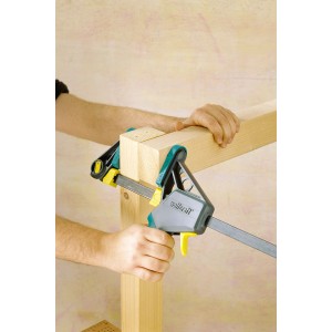 Serre-joint à une main Wolfcraft EHZ Pro 100-915 utilisé pour coller du bois.