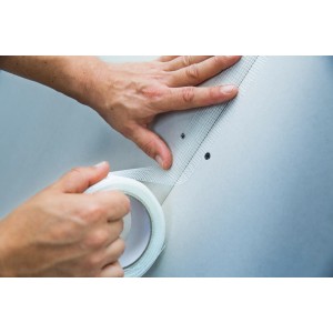 Application de ruban à joint pour plaques de plâtre LUX sur un mur. Ruban pour réparer le plâtre.