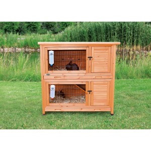 Trixie Natura clapier à rongeurs, 2 étages, en pin avec grille métallique et deux lapins.
