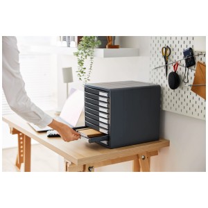 Rotho Bürobox Timeless mit 10 Schüben auf Schreibtisch, ideal zur Aufbewahrung von Büromaterial.