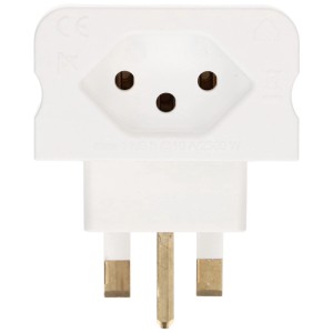 Adaptateur de voyage blanc pour la Grande-Bretagne (type G) avec prise suisse (type J).