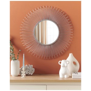 Specchio da parete rotondo Cilly con cornice argentata a raggiera, diametro 80 cm.