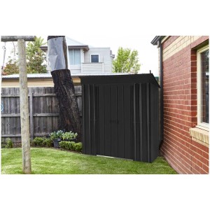 Abri de jardin en métal anthracite 178x172x113 cm dans le jardin.