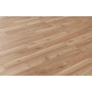 Sol stratifié Comfort Royal Elm, aspect chêne clair avec veinures, pour espaces résidentiels et commerciaux.