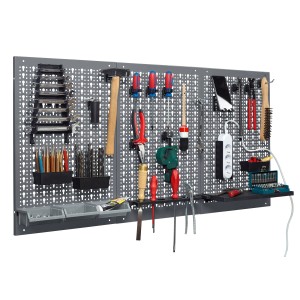 Panneau perforé Küpper gris clair, 60x120cm, avec outils et accessoires sur les 3 éléments en tôle d'acier.