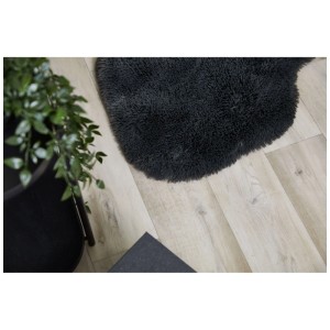 Anthrazitfarbener Kunstfell-Teppich (55x80 cm) von Andiamo. Flauschiger Teppich aus Polyester.