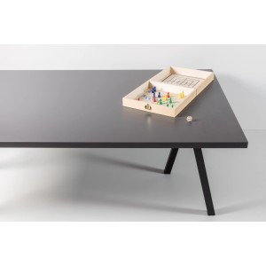 Anthrazit Tischplatte 80x80cm mit Spielbrett und Würfel auf Tisch mit schwarzen Beinen.
