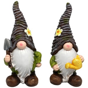 Dekorative Gartenfiguren: Zwei Wichtel aus Terrakotta, ca. 22,5 cm hoch, mit Schaufel und Gießkanne.