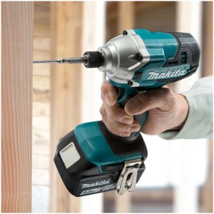 Avvitatore a impulsi a batteria Makita DTD156Z avvita nel legno, batteria non inclusa.