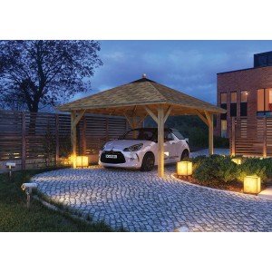 Karibu Pavillon Hedmark 1 : Pavillon en bois avec voiture sur allée pavée.