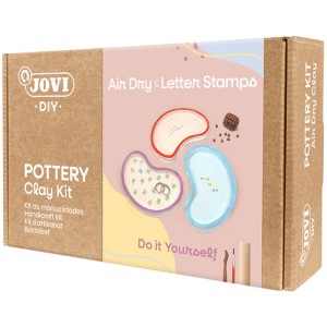 Jovi DIY-Töpfer-Set: Kartonverpackung mit lufttrocknender Modelliermasse, Stempeln, Farben und Pinseln. Zeigt fertige Schalen.