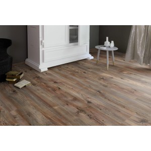 Sol stratifié posé Excellent Hemlock Rustic 8 mm aspect bois dans le salon.