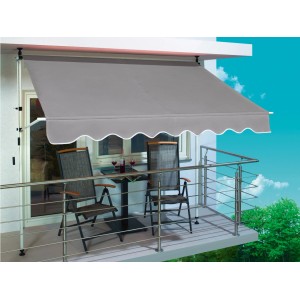 Tenda a braccio cadente grigio argento 2,5x1,5m su balcone con tavolo e sedie.