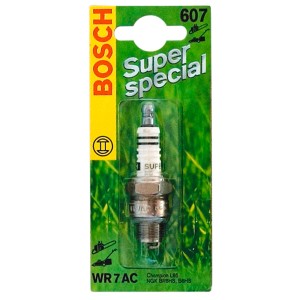Candela Bosch WR7AC KSN 607 per attrezzi da giardino e tosaerba in blister verde.