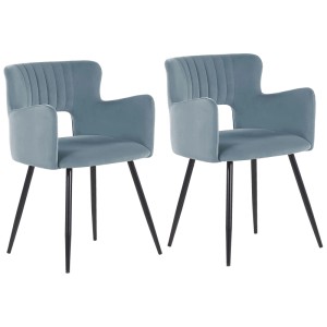 2er Set hellblaue Beliani Esszimmerstühle Sanilac mit Samtbezug und schwarzen Metallbeinen.