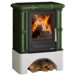 Justus Bavaria Kaminofen, grüne Keramikverkleidung, 7 kW Leistung, mit Holz befeuert.