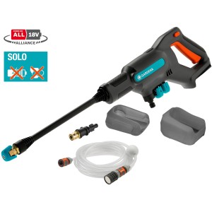 Idropulitrice media a batteria Gardena AquaClean 24/18V (batteria non inclusa) con accessori come ugelli e tubo di aspirazione.