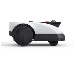 Robot tondeuse Ecovacs Goat O500 Panorama, vue latérale. Corps blanc, roues noires.