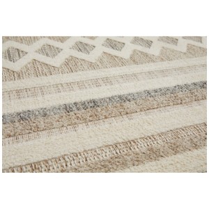 Gros plan du tapis crème et gris Crosby de Luxor Living, tapis à poils courts avec motif.