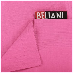Dettaglio: Pouf Beliani Fuzzy fucsia, texture e logo visibili.
