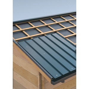Primo piano: lamiera per tetti SDF fissata con viti in alluminio antracite (6x38mm).