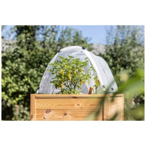 L'ensemble d'arceaux de tunnel pour potager surélevé Windhager protège les plantes des intempéries.