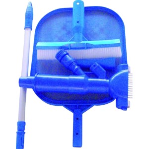 Summer Fun Kit d'aspirateur de piscine Standard avec épuisette et brosses pour le nettoyage.