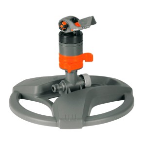 Arroseur turbine Gardena Comfort avec traîneau pour l'irrigation du jardin.