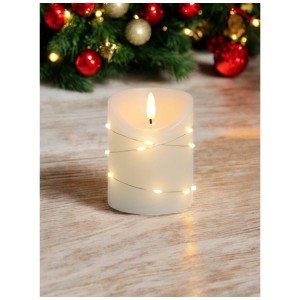 LED-Wachskerze (Ø 8 cm, H 10 cm) mit Lichterkette für stimmungsvolle Beleuchtung.