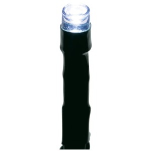 Gros plan d'une LED blanc froid lumineuse avec câble vert, pour guirlande lumineuse OBI décoration Noël.