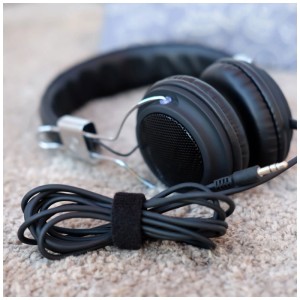 Attache-câble Velcro noir Power sur câble de casque, accessoire pour ordinateur et multimédia.