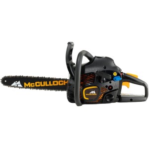 Motosega a benzina McCulloch CS 42STE con barra da 45 cm, ideale per lavori in giardino.