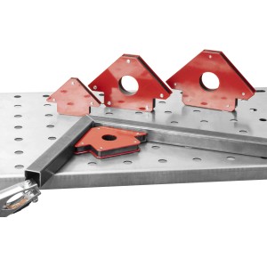 Kit d'aimants de soudure Güde avec quatre aimants rouges de différentes tailles pour fixer les pièces pendant la soudure.
