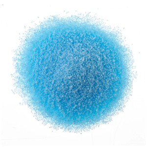 Hellblauer Glorex Kerzensand mit feiner körniger Textur, ideal für kreative Dekorationen und Bastelarbeiten.