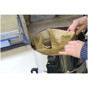 Einhell Sac de récupération des saletés 40 l, lot de 5 pour aspirateur eau et poussière en utilisation.