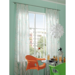 Bastone per tenda Gardinia New York, effetto acciaio inox, 200 cm, davanti a finestra con tende.