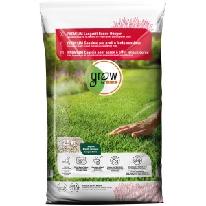 Confezione di fertilizzante per prato a lenta cessione OBI Premium, 7,5 kg, per un prato verde e denso.